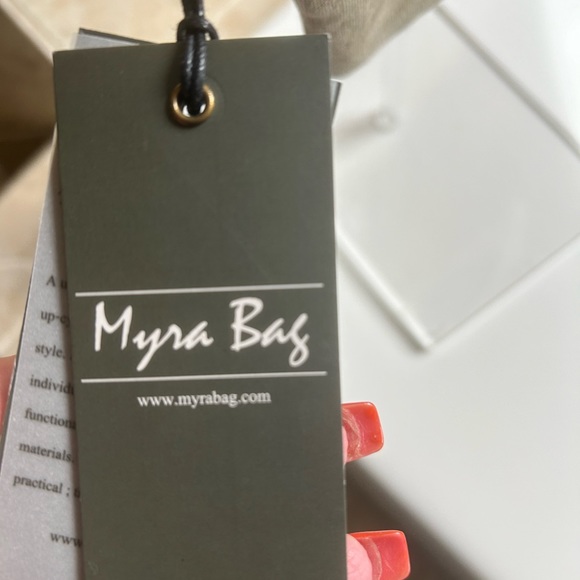 Chicago crossbody bag by Myra with tags still on it. Great travel bag! NWT - Picture 5 of 6